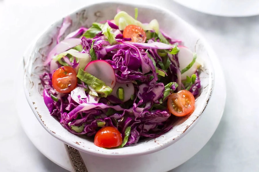 Cách làm salad bắp cải giòn mát sốt bơ đậu phộng béo bùi