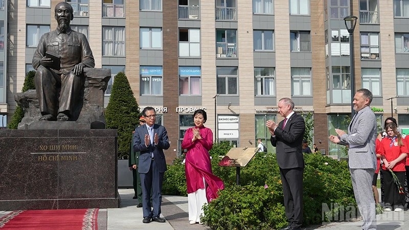 Khánh thành Quảng trường Hồ Chí Minh tại thành phố Saint Petersburg