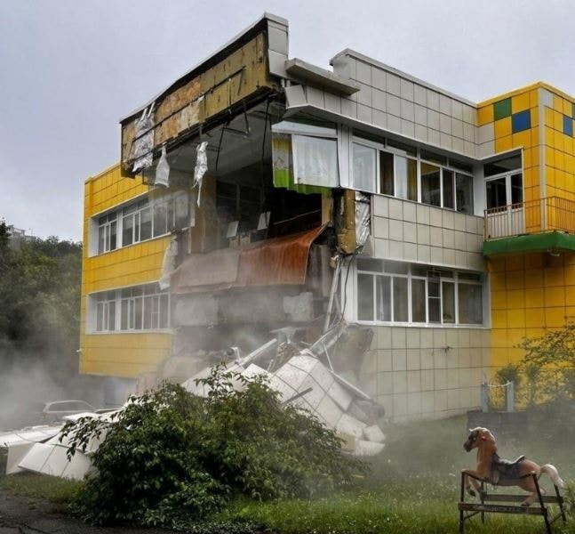 Động đất ở Kamchatka kích hoạt núi lửa phun tro bụi cao 6 km