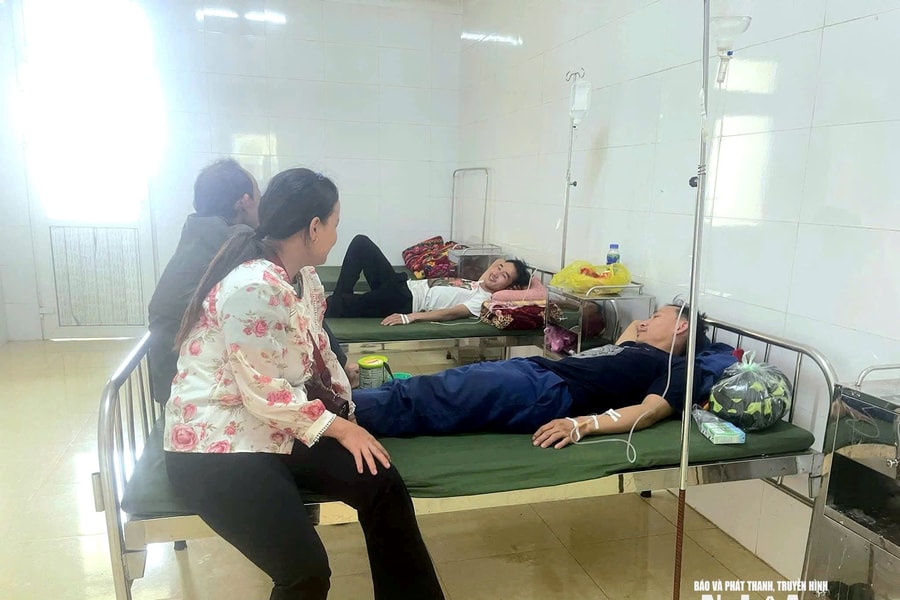 Bác sĩ vùng cao Nghệ An cấp cứu thành công 2 người dân ăn nhầm nấm độc