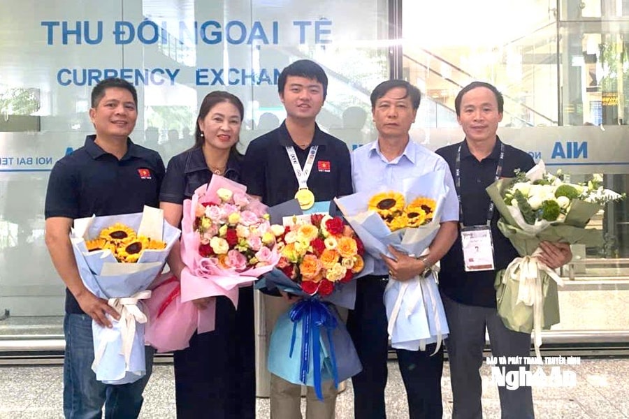 Những điều chưa kể về nam sinh trường Phan giành Huy chương Vàng Olympic Toán quốc tế