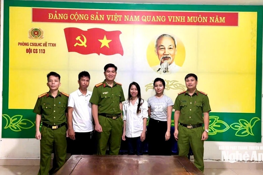 Bỗng dưng phát hiện hơn 600 triệu đồng trong tài khoản, người phụ nữ ở Nghệ An lập tức đến công an trình báo