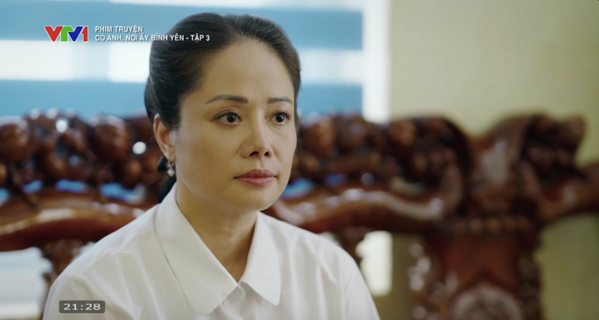 Nữ diễn viên đóng vai bí thư xã trên phim giờ vàng VTV là Trung tá công an