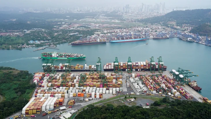 Ông Trump yêu cầu 'các phương án quân sự' để kiểm soát Kênh đào Panama