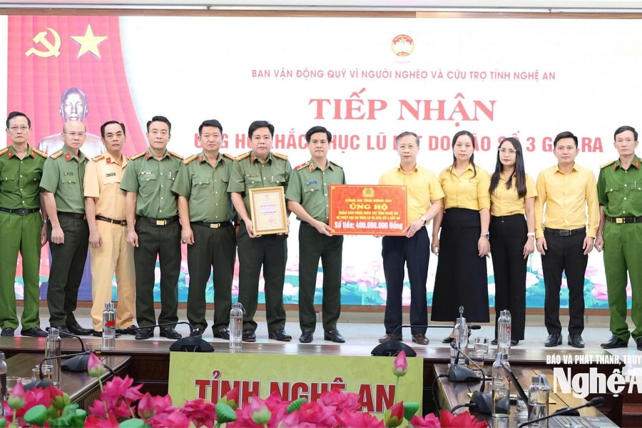 Công an tỉnh Đồng Nai trao 1,6 tỷ đồng hỗ trợ Nghệ An khắc phục hậu quả mưa lũ