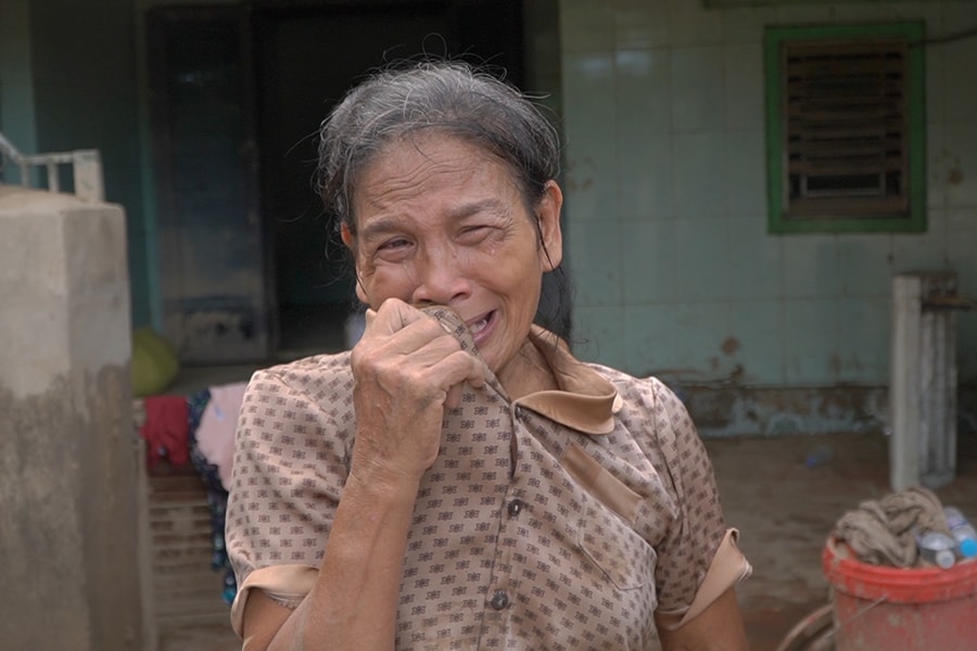 Nhịp cầu nhân ái: Người phụ nữ khuyết tật ở xã Tam Quang (Nghệ An) trắng tay sau cơn lũ