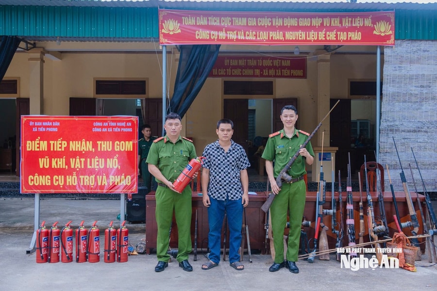 Nghệ An triển khai mô hình 'Đổi vũ khí lấy bình chữa cháy' để phòng ngừa mất an ninh trật tự từ hành vi tàng trữ, sử dụng vũ khí, pháo nổ trái phép