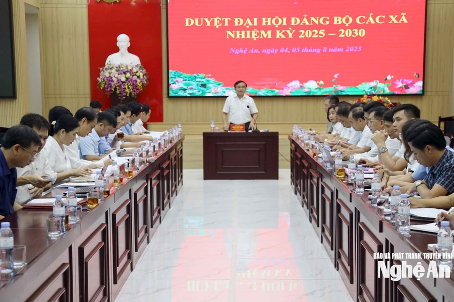 Trưởng ban Tuyên giáo và Dân vận Tỉnh ủy chủ trì duyệt Đại hội Đảng bộ các xã: Nghĩa Đồng, Nghĩa Hành, Giai Xuân