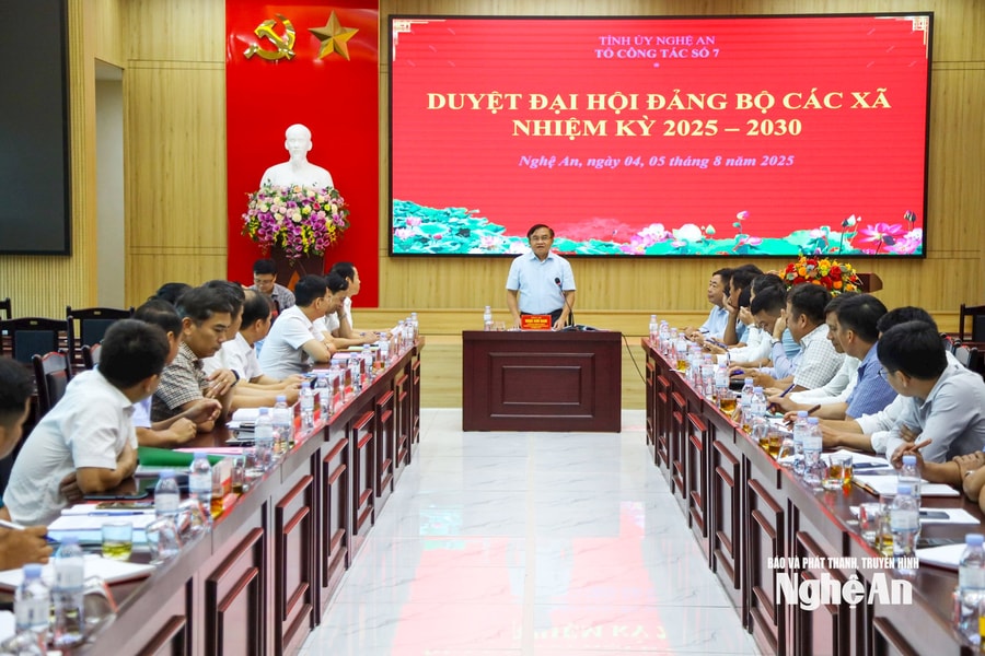 Trưởng Ban Tuyên giáo và Dân vận Tỉnh ủy Nghệ An chủ trì duyệt Đại hội Đảng bộ các xã Mường Lống, Nậm Cắn, Chiêu Lưu