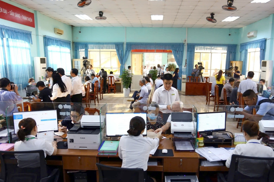 Bộ Nội vụ làm việc chưa có tiền lệ: Chọn 34 cán bộ tiêu biểu đưa về địa phương