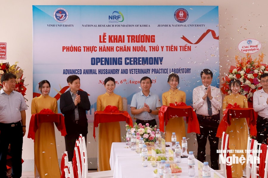 Khai trương phòng thực hành Chăn nuôi, Thú y tiên tiến tại Trường Đại học Vinh