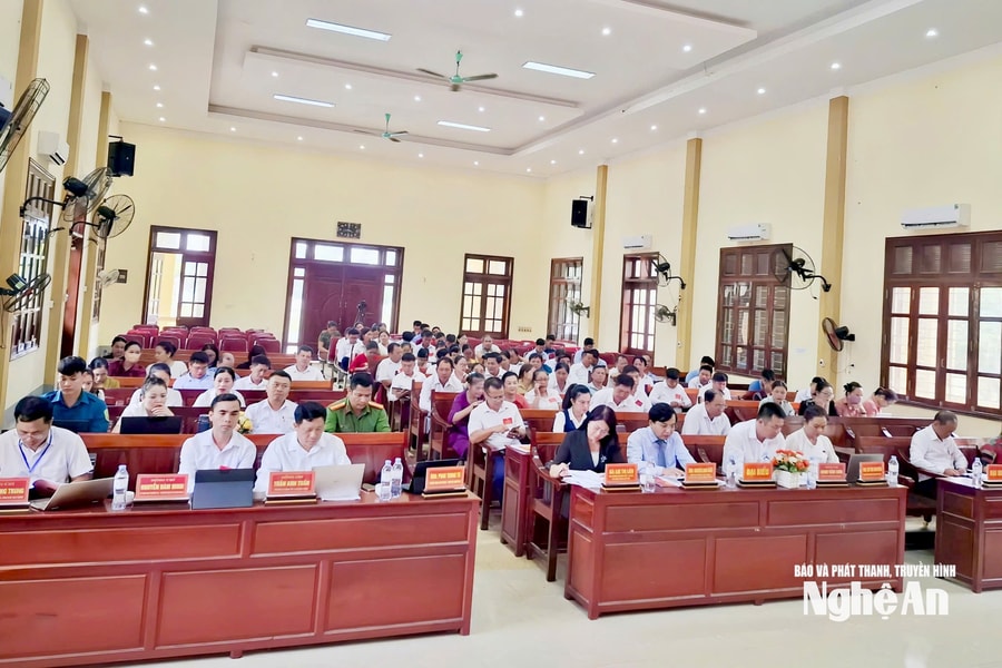 Phó Chủ tịch HĐND tỉnh Nghệ An Nguyễn Như Khôi dự Kỳ họp thứ hai, HĐND xã Con Cuông nhiệm kỳ 2021 - 2026