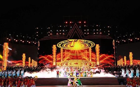 'Dưới cờ vinh quang': Kết nối quá khứ, hiện tại, tương lai trong xúc cảm và tự hào