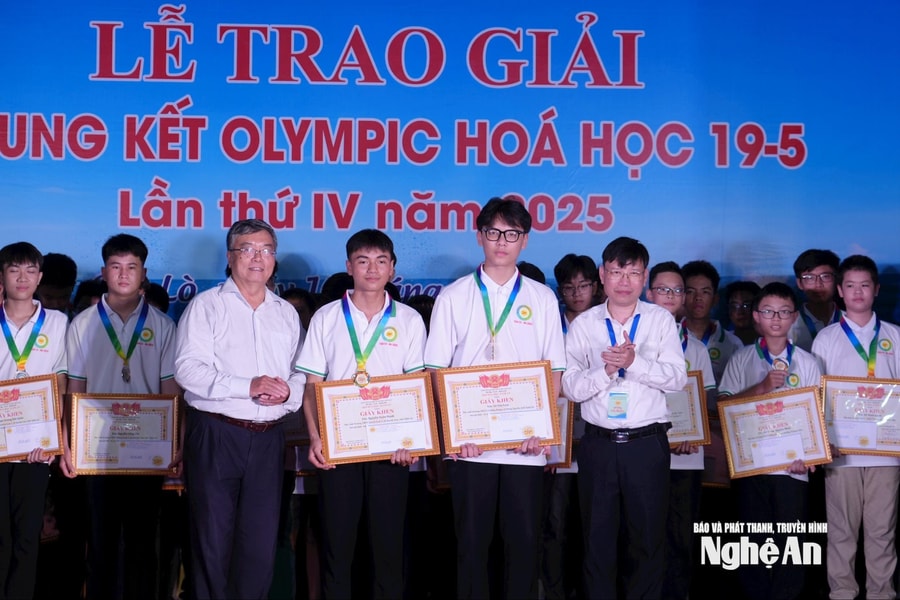 64 học sinh được trao giải tại Kỳ thi Olympic Hóa học 19-5