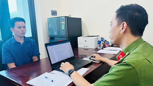 Giao xe máy cho con chưa đủ tuổi, gây tai nạn chết người, hai cha con bị khởi tố