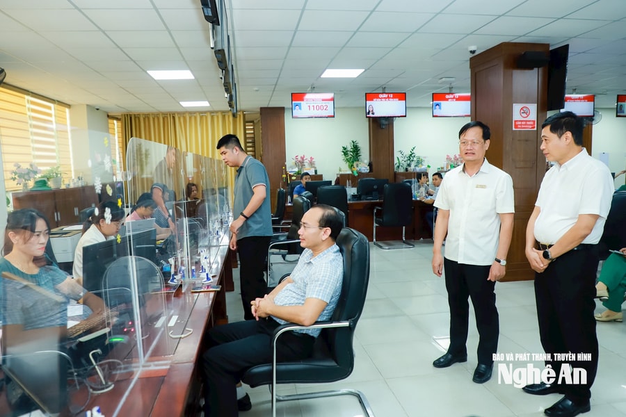 Đoàn công tác Bộ Khoa học và Công nghệ kiểm tra việc cung cấp, giải quyết thủ tục hành chính, dịch vụ công trực tuyến tại Nghệ An