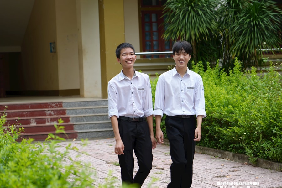 Hai nam sinh trường Trường THPT Đô Lương 2 "vượt khó" được vinh danh ở lễ tuyên dương