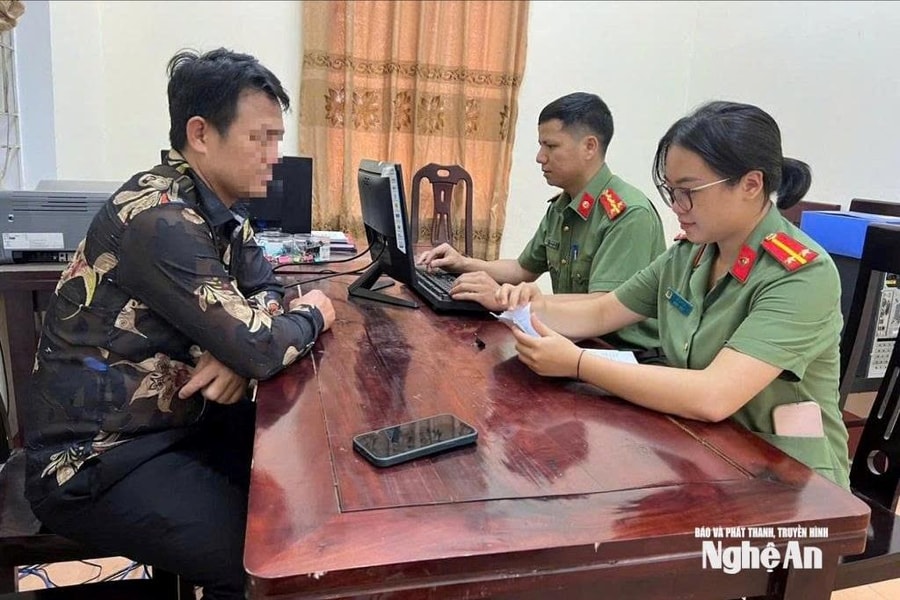 Công an xã Tương Dương xử phạt đối tượng đăng tin sai sự thật về một trưởng bản trên mạng xã hội