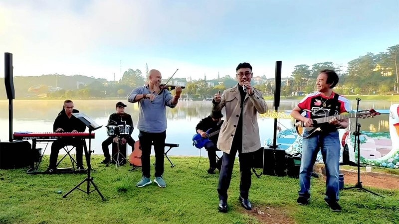 Thưởng thức âm nhạc đường phố trong sự kiện “Cùng Việt Nam tiến bước” quanh hồ Xuân Hương