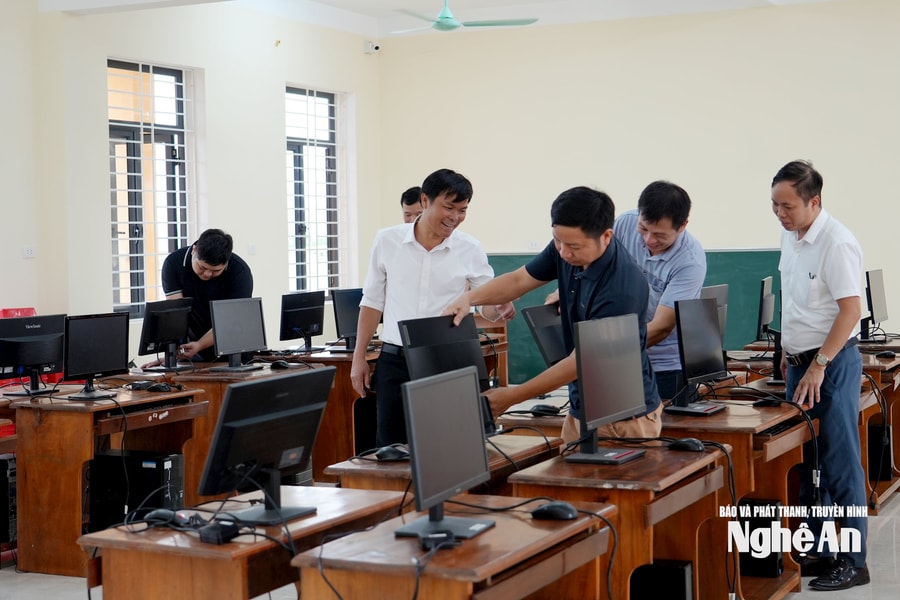 Nghệ An: Các trường học đồng loạt tăng tốc chuẩn bị cho năm học mới