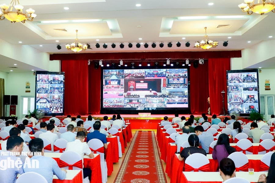 Lãnh đạo toàn diện, thúc đẩy chuyển đổi số trong công tác Đảng