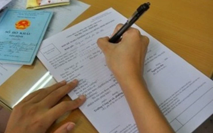 Khai sinh cho con khi chưa đủ tuổi kết hôn có được không?