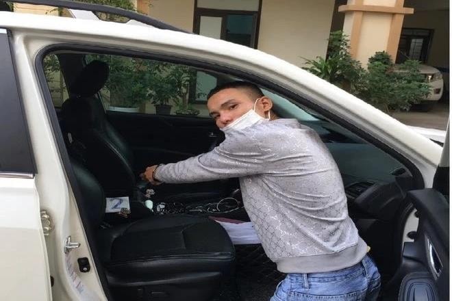 Bắt giữ nhóm đối tượng đập cửa kính xe ô tô để trộm cắp