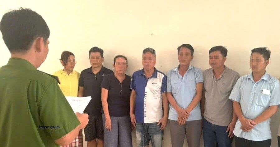 Bí mật được ngụy trang tinh vi bên trong gara ô tô vừa bị cảnh sát đột kích