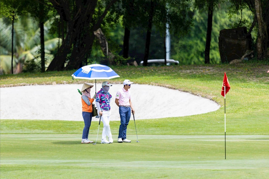 Nghề caddie và những bí mật ít người biết