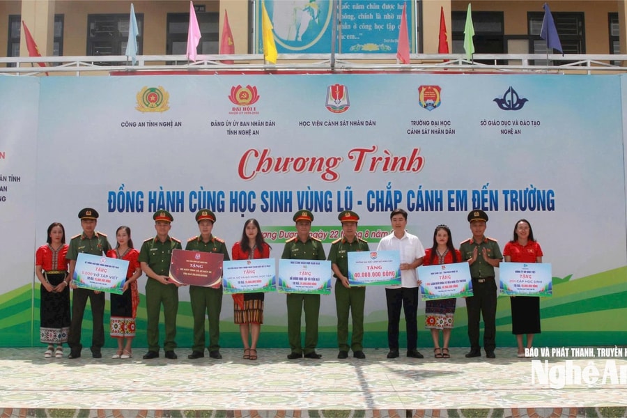 Gần 5 tỷ đồng hỗ trợ học sinh Nghệ An bị ảnh hưởng bão số 3