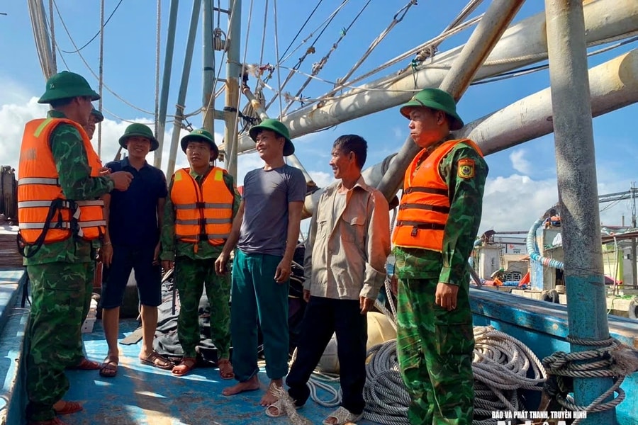 Đồn Biên phòng Quỳnh Phương triển khai nhiều biện pháp hỗ trợ nhân dân ứng phó bão số 5