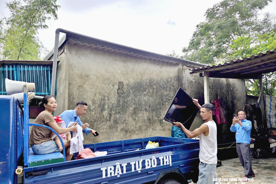 Xóm chài sát sông Lam di dời khẩn cấp tránh bão số 5