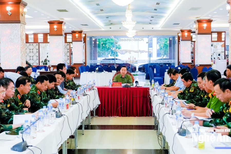 Phó Thủ tướng Trần Hồng Hà chủ trì họp đánh giá thiệt hại, khắc phục sau bão, ứng phó hoàn lưu bão số 5