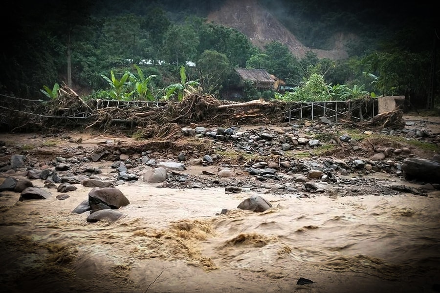 Infographic: Những lưu ý khi có mưa lớn, lũ, ngập lụt, lũ quét và sạt lở đất