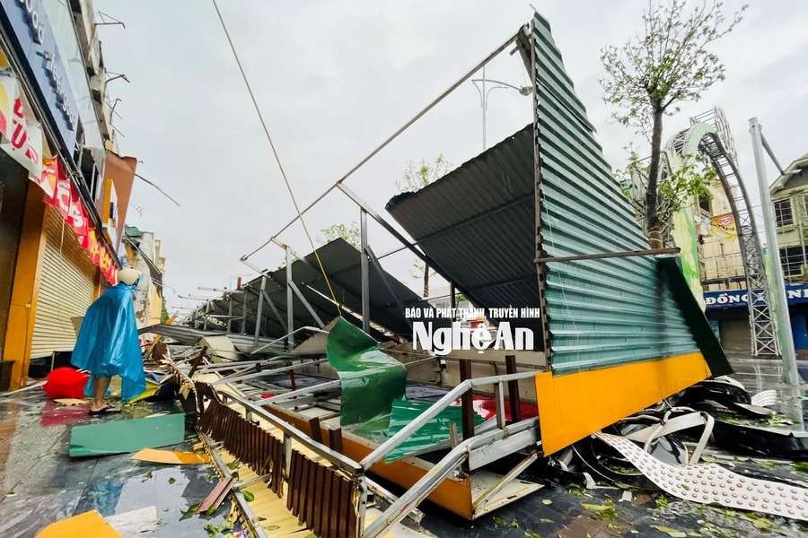 Ngổn ngang ở Nghệ An sau khi bão số 5 đi qua