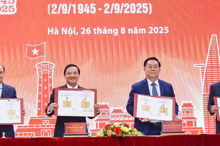 Khai trương trung tâm báo chí phục vụ lễ kỷ niệm 2/9, phát hành bộ tem đặc biệt