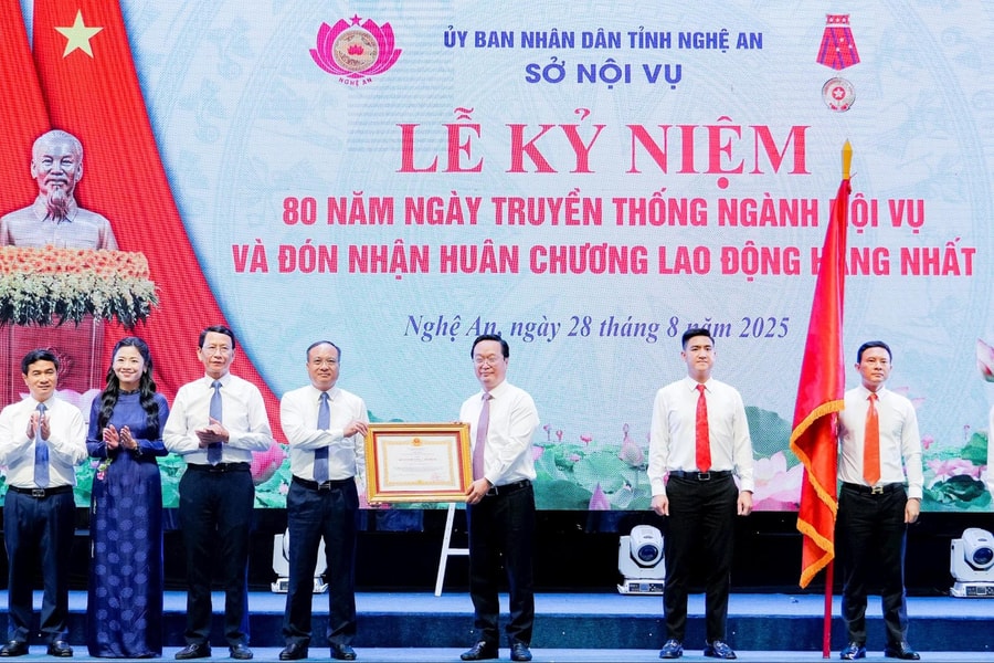 Ngành Nội vụ Nghệ An kỷ niệm 80 năm ngày truyền thống và đón nhận Huân chương Lao động hạng Nhất