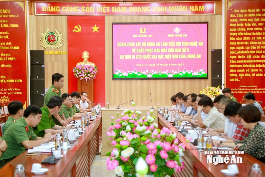 Đoàn công tác Bộ Công an thống nhất với tỉnh Nghệ An về các giải pháp khắc phục hậu quả cơn bão số 5 tại Khu Di tích lịch sử Quốc gia đặc biệt Kim Liên