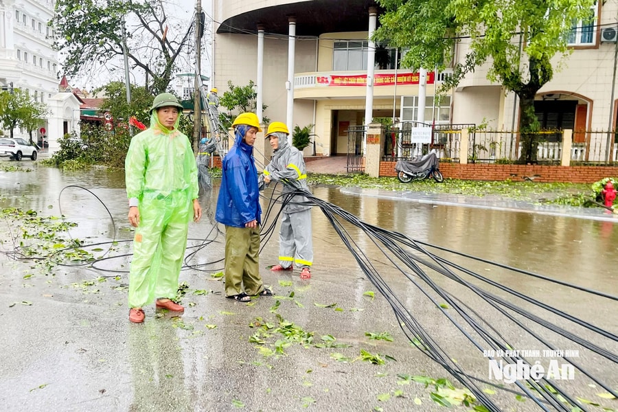 Nghệ An nỗ lực khôi phục hạ tầng viễn thông, đảm bảo kết nối sau bão số 5