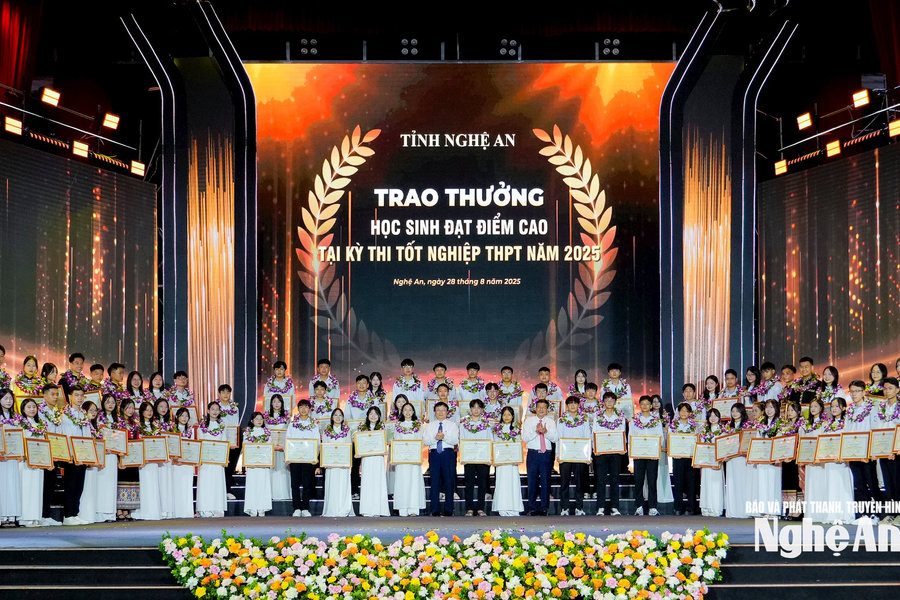 Nghệ An trích gần 3 tỷ đồng khen thưởng các học sinh có thành tích trong năm học 2025 - 2026