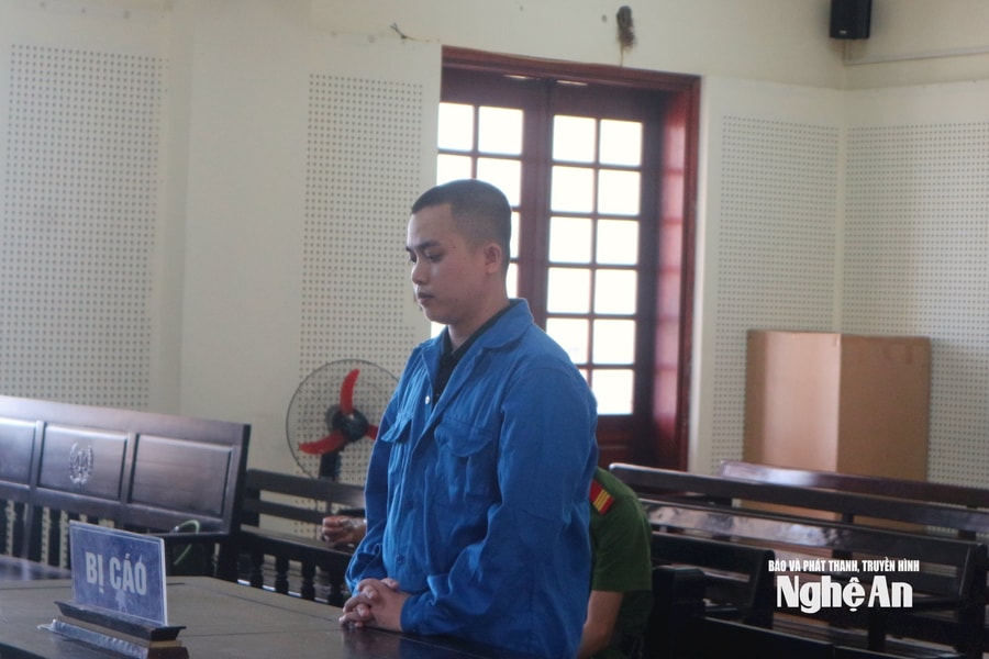 Lĩnh 2 năm tù vì dùng hóa chất cấm ngâm gần 2 tấn giá đỗ