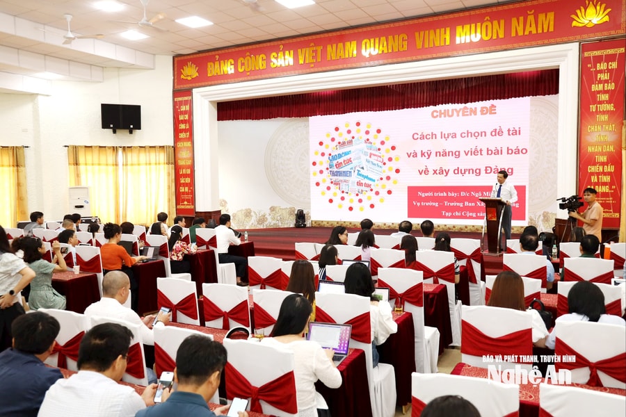 Làm rõ vai trò đảng viên, tổ chức Đảng trong tuyên truyền công tác xây dựng Đảng