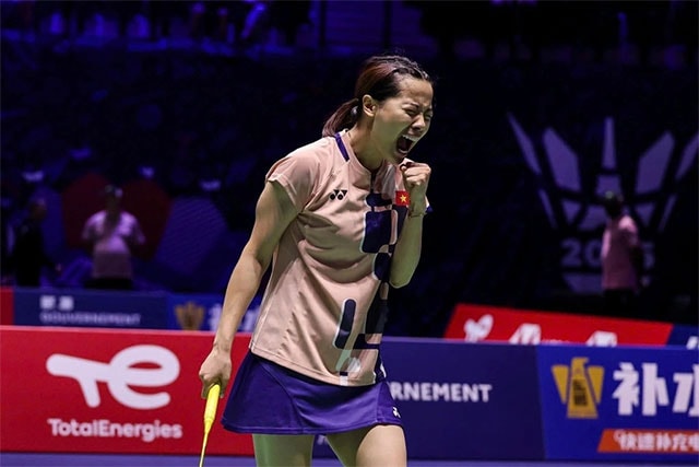 Tay vợt Nguyễn Thùy Linh vào vòng 1/8 giải cầu lông thế giới; Real đụng độ Man City, Liverpool ở Champions League