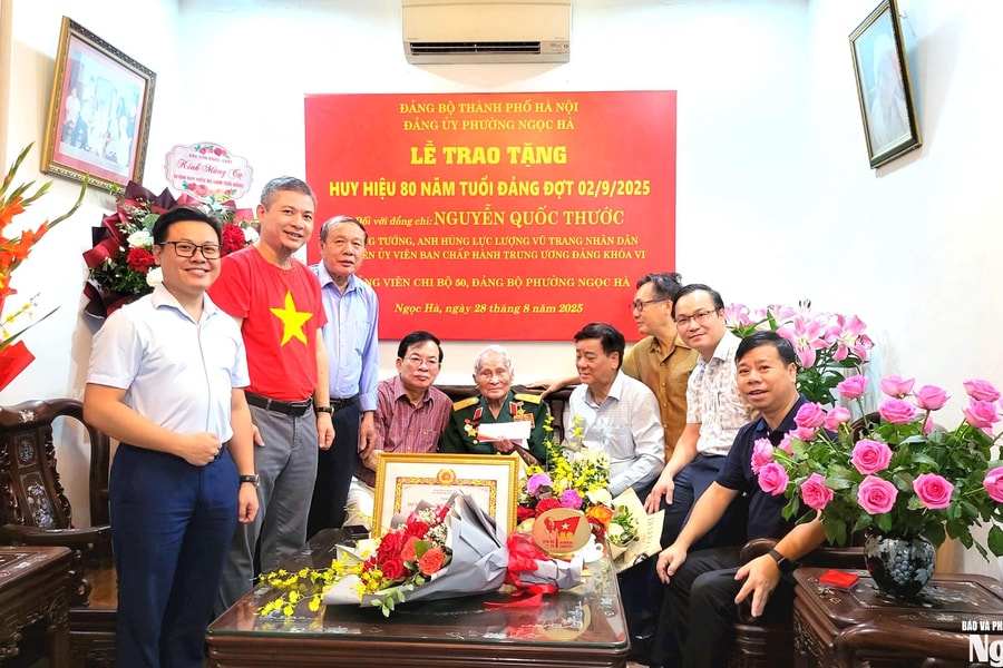 Hội đồng hương Nghệ An tại Hà Nội thăm, chúc mừng nguyên lãnh đạo cấp cao người Nghệ nhân dịp 80 năm Quốc khánh