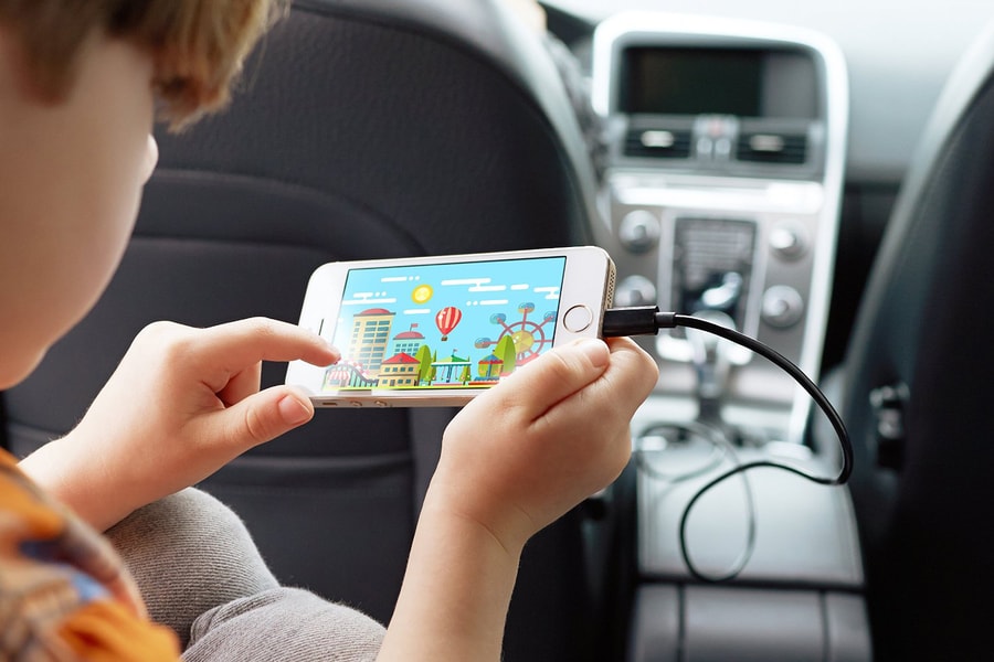 Dùng điện thoại lúc sạc: Nguy hiểm thật sự hay chỉ là hiểu lầm?