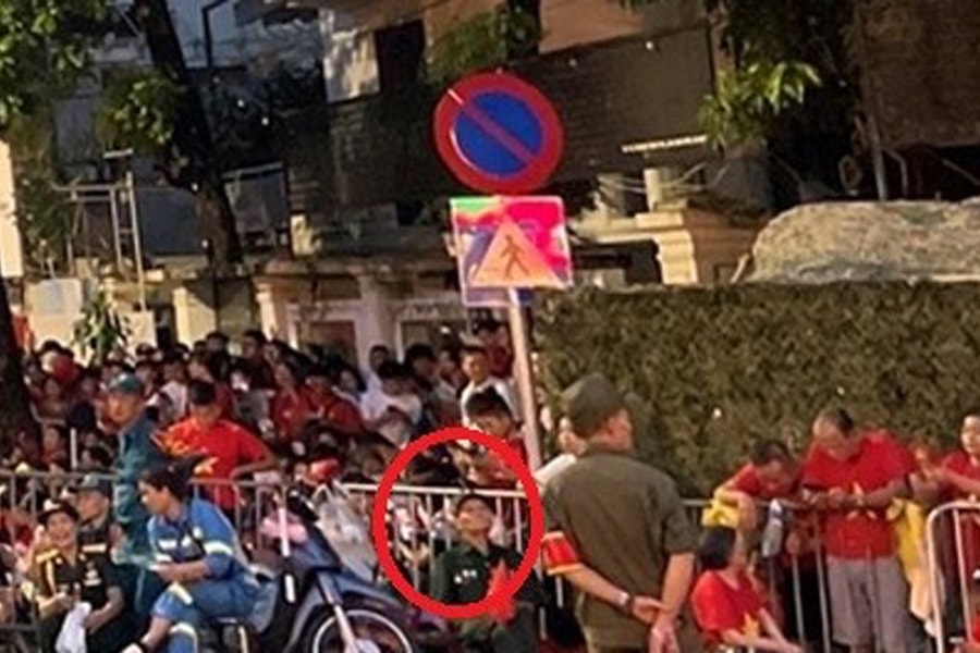 Sự thật clip cựu chiến binh 90 tuổi bị ngăn cản xem diễu binh trên phố Nguyễn Thái Học