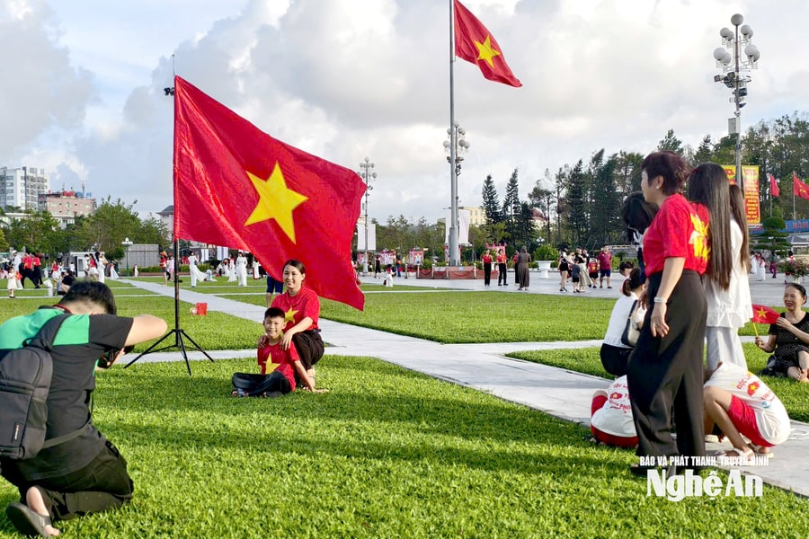 Lựa chọn ‘du lịch tại chỗ' dịp 2/9, Quảng trường Hồ Chí Minh và các quán cafe thành điểm hẹn