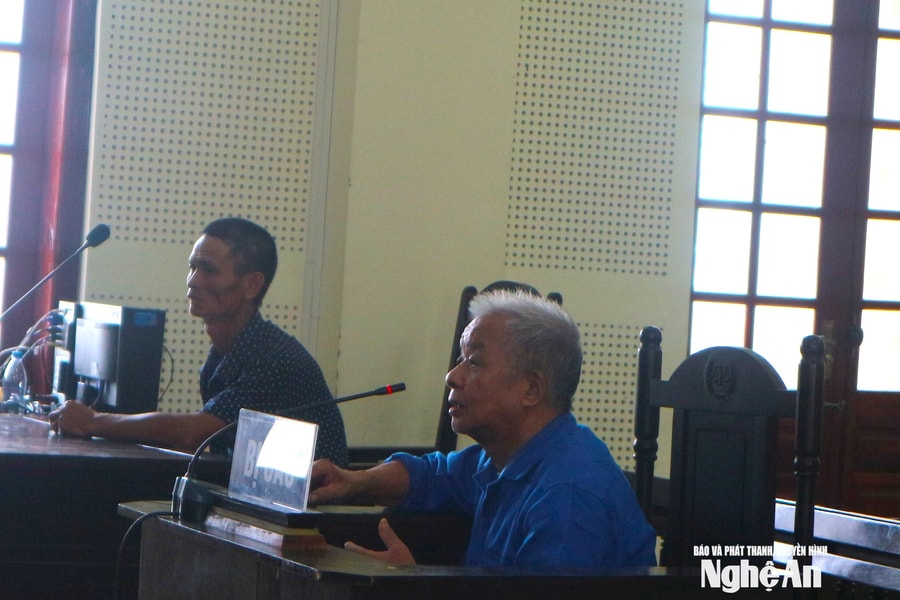 Chỉ vì bờ ao, hàng xóm hóa đối đầu