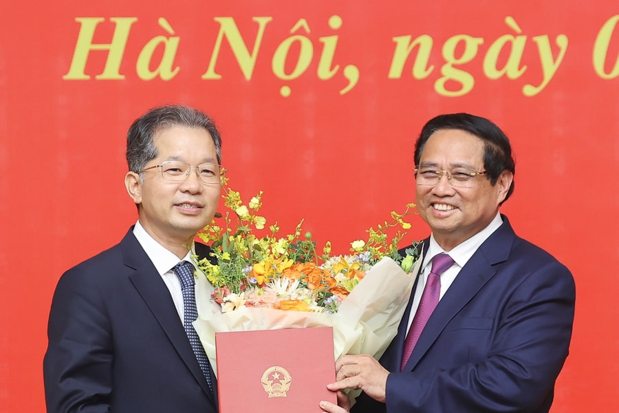 Thủ tướng trao quyết định chỉ định, bổ nhiệm lãnh đạo các bộ, ngành, cơ quan