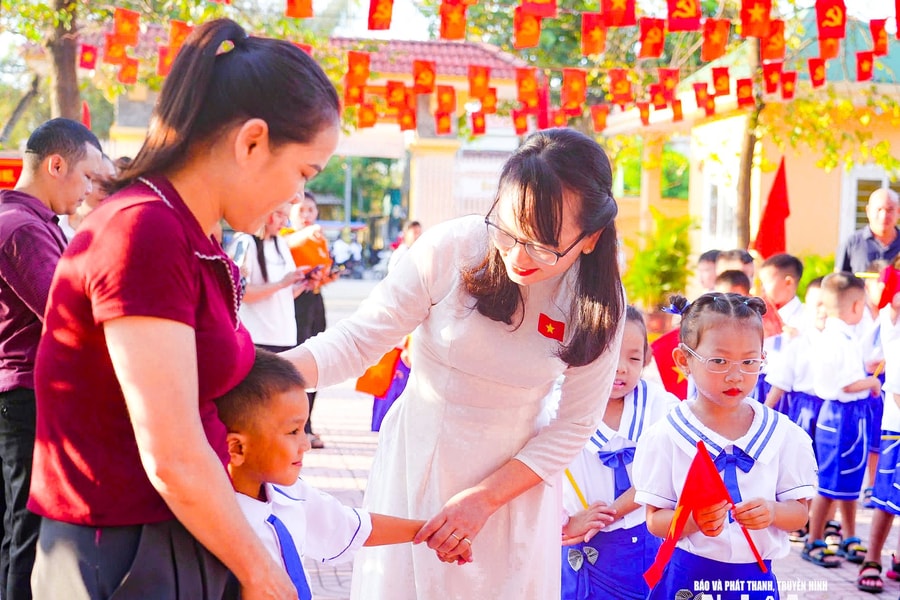 Học sinh phố biển Cửa Lò náo nức đón chào năm học mới